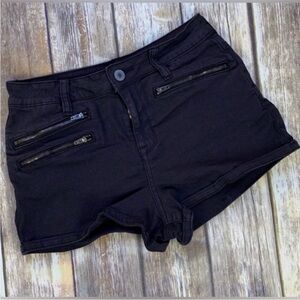Kendall & Kylie Super High-Rise Black Zipper
Shorts SIZE 3
